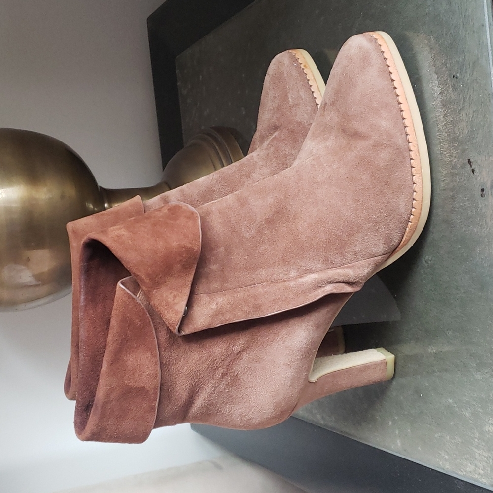 LOLA CRUZ Mafava HEELS ANKLE BOOTS IN BROWN SUEDE